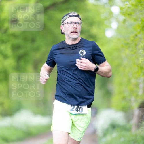 05.05.2024 - 7. Wedeler Halbmarathon Michael Strokosch http://msf.ph/oto/6221272 05.05.2024 10:24:45 Laufen 2, 240 meine-sportfotos.de