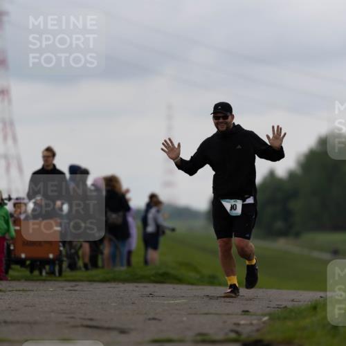 05.05.2024 - 7. Wedeler Halbmarathon Michael Strokosch http://msf.ph/oto/6221426 05.05.2024 11:20:45 Laufen 10 meine-sportfotos.de