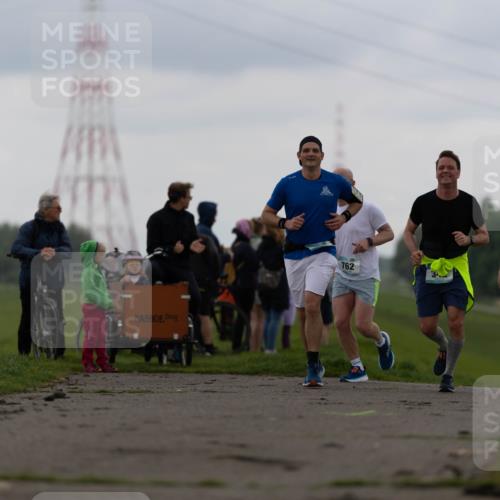 05.05.2024 - 7. Wedeler Halbmarathon Michael Strokosch http://msf.ph/oto/6221435 05.05.2024 11:20:53 Laufen 762, 14 meine-sportfotos.de