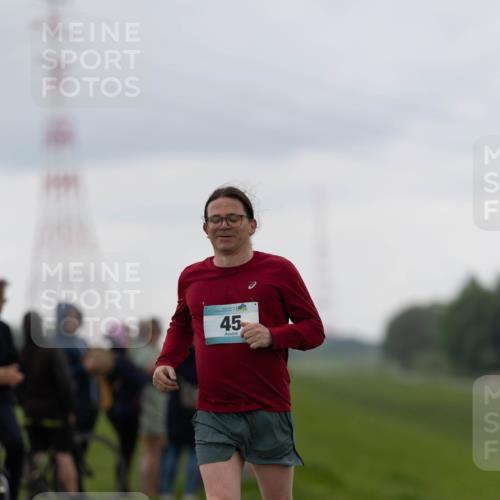 05.05.2024 - 7. Wedeler Halbmarathon Michael Strokosch http://msf.ph/oto/6221444 05.05.2024 11:21:13 Laufen 45 meine-sportfotos.de