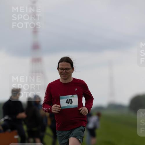 05.05.2024 - 7. Wedeler Halbmarathon Michael Strokosch http://msf.ph/oto/6221445 05.05.2024 11:21:13 Laufen 45 meine-sportfotos.de