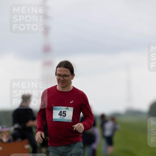 05.05.2024 - 7. Wedeler Halbmarathon Michael Strokosch http://msf.ph/oto/6221446 05.05.2024 11:21:13 Laufen 45 meine-sportfotos.de