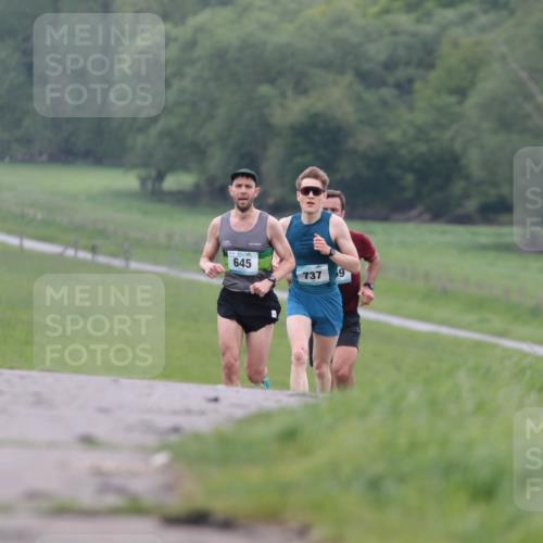 05.05.2024 - 7. Wedeler Halbmarathon H.Heesch http://msf.ph/oto/6221546 05.05.2024 10:54:49 Laufen 645, 737, 69 meine-sportfotos.de