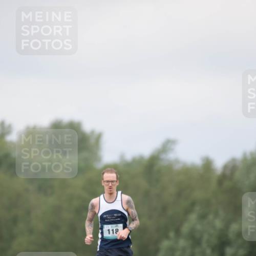 05.05.2024 - 7. Wedeler Halbmarathon H.Heesch http://msf.ph/oto/6221843 05.05.2024 11:01:50 Laufen 118 meine-sportfotos.de