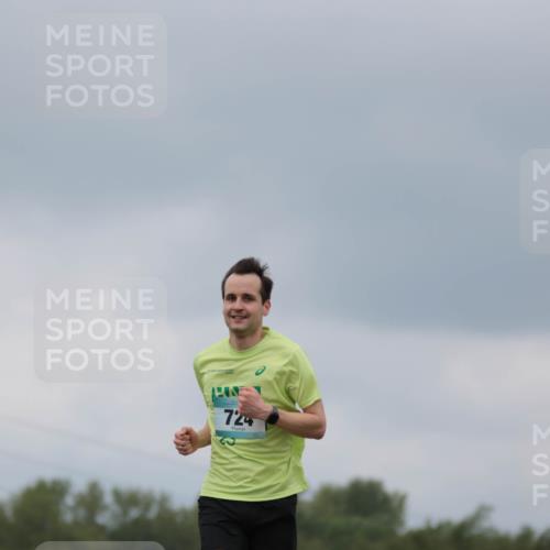 05.05.2024 - 7. Wedeler Halbmarathon H.Heesch http://msf.ph/oto/6221898 05.05.2024 11:02:15 Laufen 724 meine-sportfotos.de