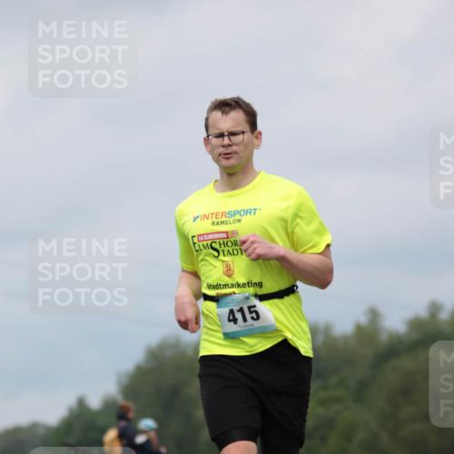 05.05.2024 - 7. Wedeler Halbmarathon H.Heesch http://msf.ph/oto/6222066 05.05.2024 11:05:13 Laufen 415 meine-sportfotos.de