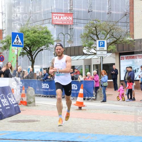 05.05.2024 - 7. Wedeler Halbmarathon Strokosch-Dieckow http://msf.ph/oto/6222140 05.05.2024 11:15:21 Ziel 739 meine-sportfotos.de
