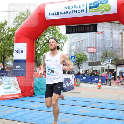 05.05.2024 - 7. Wedeler Halbmarathon Strokosch-Dieckow http://msf.ph/oto/6222162 05.05.2024 11:15:22 Ziel 739 meine-sportfotos.de