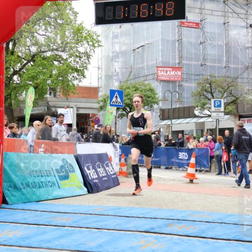 05.05.2024 - 7. Wedeler Halbmarathon Strokosch-Dieckow http://msf.ph/oto/6222180 05.05.2024 11:16:47 Ziel 685 meine-sportfotos.de