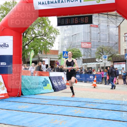 05.05.2024 - 7. Wedeler Halbmarathon Strokosch-Dieckow http://msf.ph/oto/6222185 05.05.2024 11:16:47 Ziel 685 meine-sportfotos.de