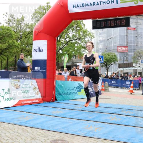 05.05.2024 - 7. Wedeler Halbmarathon Strokosch-Dieckow http://msf.ph/oto/6222196 05.05.2024 11:16:48 Ziel 685 meine-sportfotos.de