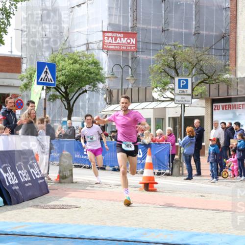05.05.2024 - 7. Wedeler Halbmarathon Strokosch-Dieckow http://msf.ph/oto/6222200 05.05.2024 11:18:17 Ziel 90, 302, 591, 908 meine-sportfotos.de