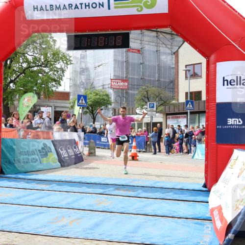 05.05.2024 - 7. Wedeler Halbmarathon Strokosch-Dieckow http://msf.ph/oto/6222202 05.05.2024 11:18:17 Ziel 90, 302, 591, 908 meine-sportfotos.de