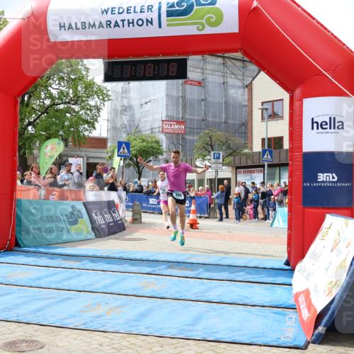 05.05.2024 - 7. Wedeler Halbmarathon Strokosch-Dieckow http://msf.ph/oto/6222205 05.05.2024 11:18:18 Ziel 90, 302, 591, 908 meine-sportfotos.de
