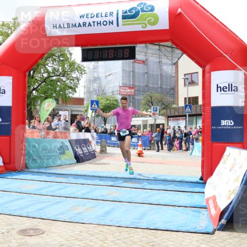 05.05.2024 - 7. Wedeler Halbmarathon Strokosch-Dieckow http://msf.ph/oto/6222212 05.05.2024 11:18:18 Ziel 90, 302, 591, 908 meine-sportfotos.de