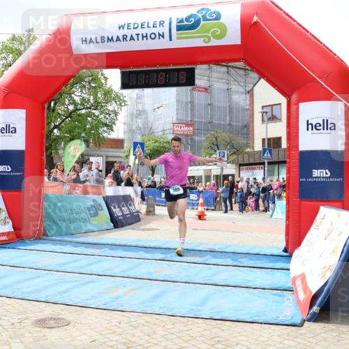 05.05.2024 - 7. Wedeler Halbmarathon Strokosch-Dieckow http://msf.ph/oto/6222213 05.05.2024 11:18:18 Ziel 90, 302, 591, 908 meine-sportfotos.de
