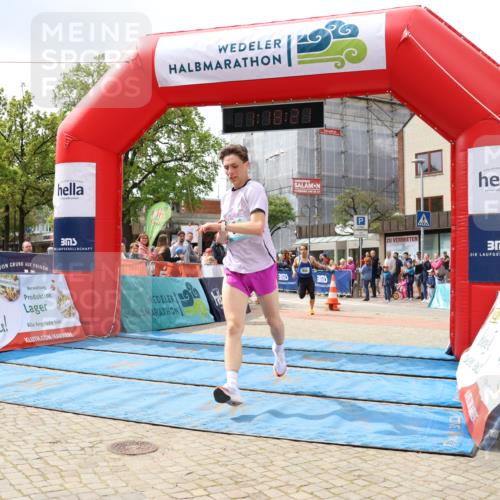 05.05.2024 - 7. Wedeler Halbmarathon Strokosch-Dieckow http://msf.ph/oto/6222233 05.05.2024 11:18:20 Ziel 90, 302, 591, 908 meine-sportfotos.de