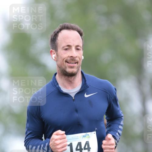 05.05.2024 - 7. Wedeler Halbmarathon H.Heesch http://msf.ph/oto/6222252 05.05.2024 11:07:03 Laufen 56, 144 meine-sportfotos.de