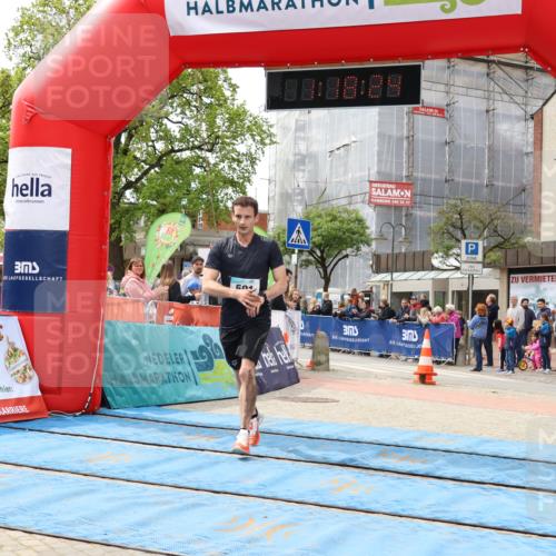 05.05.2024 - 7. Wedeler Halbmarathon Strokosch-Dieckow http://msf.ph/oto/6222254 05.05.2024 11:18:23 Ziel 591, 904, 908 meine-sportfotos.de