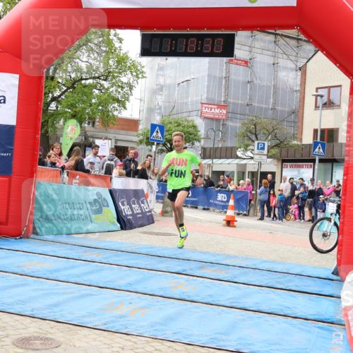 05.05.2024 - 7. Wedeler Halbmarathon Strokosch-Dieckow http://msf.ph/oto/6222280 05.05.2024 11:18:29 Ziel 904 meine-sportfotos.de