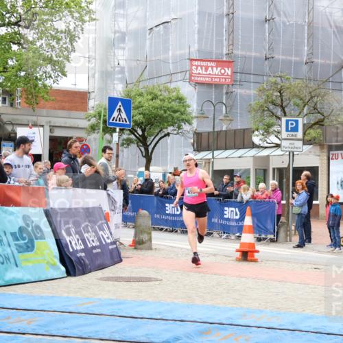05.05.2024 - 7. Wedeler Halbmarathon Strokosch-Dieckow http://msf.ph/oto/6222317 05.05.2024 11:19:09 Ziel 476 meine-sportfotos.de