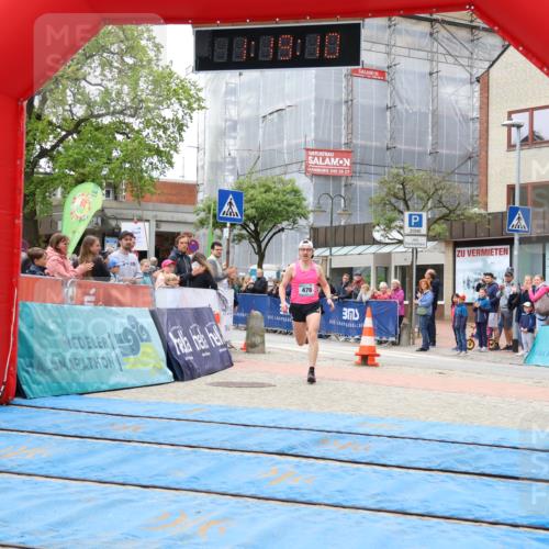 05.05.2024 - 7. Wedeler Halbmarathon Strokosch-Dieckow http://msf.ph/oto/6222336 05.05.2024 11:19:09 Ziel 476 meine-sportfotos.de