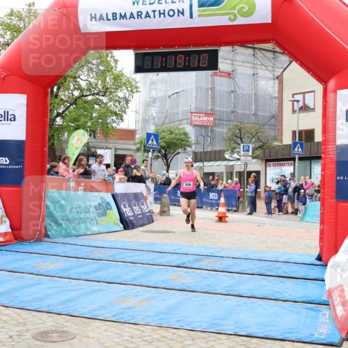 05.05.2024 - 7. Wedeler Halbmarathon Strokosch-Dieckow http://msf.ph/oto/6222341 05.05.2024 11:19:09 Ziel 476 meine-sportfotos.de