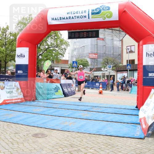 05.05.2024 - 7. Wedeler Halbmarathon Strokosch-Dieckow http://msf.ph/oto/6222358 05.05.2024 11:19:10 Ziel 476 meine-sportfotos.de