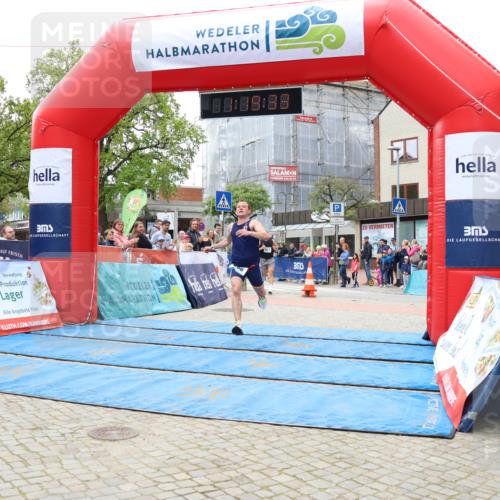 05.05.2024 - 7. Wedeler Halbmarathon Strokosch-Dieckow http://msf.ph/oto/6222448 05.05.2024 11:19:32 Ziel 568, 817 meine-sportfotos.de