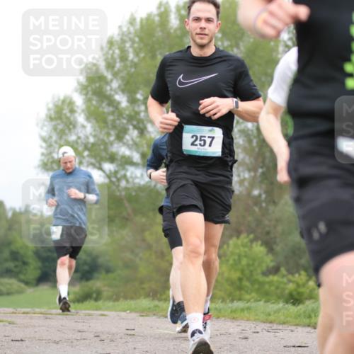 05.05.2024 - 7. Wedeler Halbmarathon H.Heesch http://msf.ph/oto/6222479 05.05.2024 11:08:11 Laufen 96, 257 meine-sportfotos.de