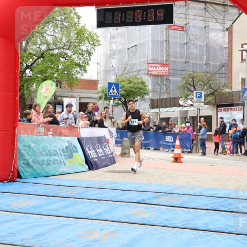 05.05.2024 - 7. Wedeler Halbmarathon Strokosch-Dieckow http://msf.ph/oto/6222481 05.05.2024 11:19:33 Ziel 568, 817 meine-sportfotos.de