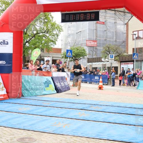 05.05.2024 - 7. Wedeler Halbmarathon Strokosch-Dieckow http://msf.ph/oto/6222489 05.05.2024 11:19:33 Ziel 568, 817 meine-sportfotos.de