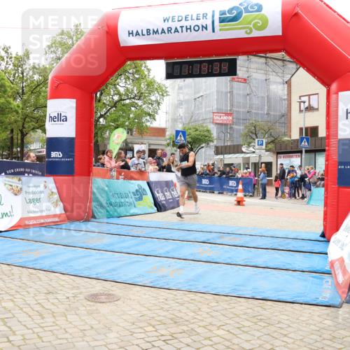 05.05.2024 - 7. Wedeler Halbmarathon Strokosch-Dieckow http://msf.ph/oto/6222502 05.05.2024 11:19:34 Ziel 568, 817 meine-sportfotos.de