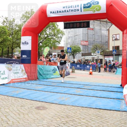 05.05.2024 - 7. Wedeler Halbmarathon Strokosch-Dieckow http://msf.ph/oto/6222524 05.05.2024 11:19:34 Ziel 568, 817 meine-sportfotos.de