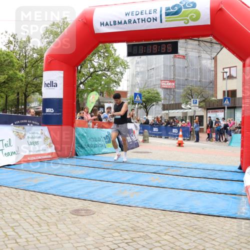 05.05.2024 - 7. Wedeler Halbmarathon Strokosch-Dieckow http://msf.ph/oto/6222531 05.05.2024 11:19:34 Ziel 568, 817 meine-sportfotos.de