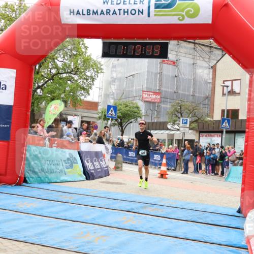 05.05.2024 - 7. Wedeler Halbmarathon Strokosch-Dieckow http://msf.ph/oto/6222539 05.05.2024 11:19:48 Ziel 409 meine-sportfotos.de