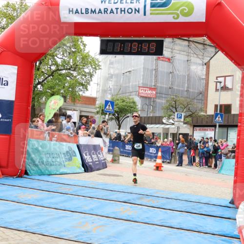 05.05.2024 - 7. Wedeler Halbmarathon Strokosch-Dieckow http://msf.ph/oto/6222545 05.05.2024 11:19:48 Ziel 409 meine-sportfotos.de