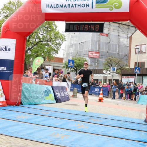 05.05.2024 - 7. Wedeler Halbmarathon Strokosch-Dieckow http://msf.ph/oto/6222559 05.05.2024 11:19:48 Ziel 409 meine-sportfotos.de