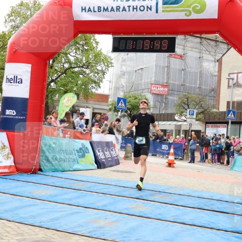 05.05.2024 - 7. Wedeler Halbmarathon Strokosch-Dieckow http://msf.ph/oto/6222565 05.05.2024 11:19:48 Ziel 409 meine-sportfotos.de