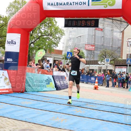 05.05.2024 - 7. Wedeler Halbmarathon Strokosch-Dieckow http://msf.ph/oto/6222577 05.05.2024 11:19:49 Ziel 409 meine-sportfotos.de