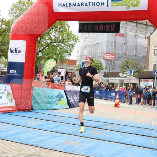 05.05.2024 - 7. Wedeler Halbmarathon Strokosch-Dieckow http://msf.ph/oto/6222583 05.05.2024 11:19:49 Ziel 409 meine-sportfotos.de