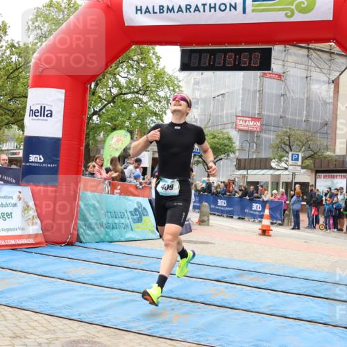 05.05.2024 - 7. Wedeler Halbmarathon Strokosch-Dieckow http://msf.ph/oto/6222596 05.05.2024 11:19:49 Ziel 409 meine-sportfotos.de