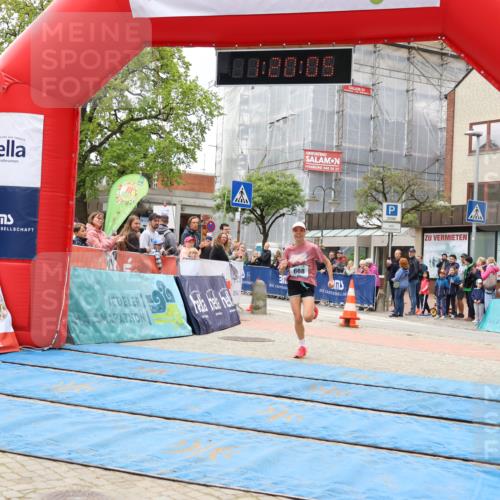 05.05.2024 - 7. Wedeler Halbmarathon Strokosch-Dieckow http://msf.ph/oto/6222607 05.05.2024 11:20:04 Ziel 668 meine-sportfotos.de