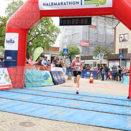 05.05.2024 - 7. Wedeler Halbmarathon Strokosch-Dieckow http://msf.ph/oto/6222620 05.05.2024 11:20:04 Ziel 668 meine-sportfotos.de