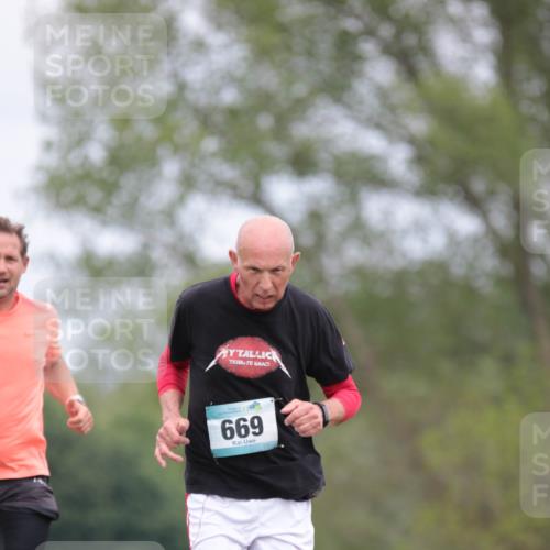 05.05.2024 - 7. Wedeler Halbmarathon H.Heesch http://msf.ph/oto/6222624 05.05.2024 11:09:20 Laufen 669 meine-sportfotos.de