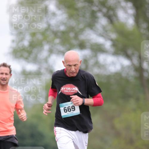 05.05.2024 - 7. Wedeler Halbmarathon H.Heesch http://msf.ph/oto/6222625 05.05.2024 11:09:21 Laufen 669 meine-sportfotos.de