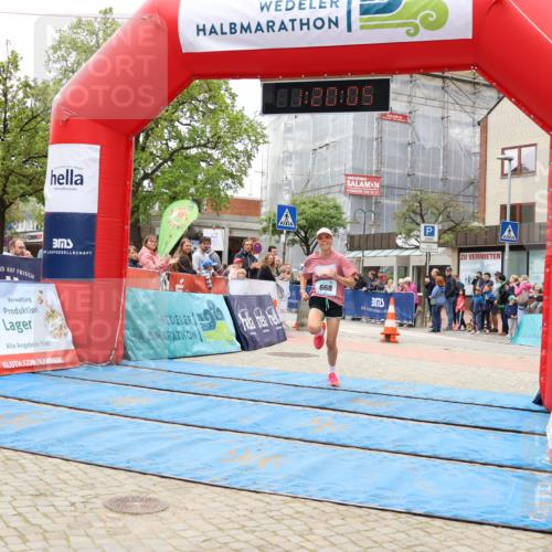 05.05.2024 - 7. Wedeler Halbmarathon Strokosch-Dieckow http://msf.ph/oto/6222626 05.05.2024 11:20:04 Ziel 668 meine-sportfotos.de