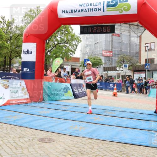 05.05.2024 - 7. Wedeler Halbmarathon Strokosch-Dieckow http://msf.ph/oto/6222641 05.05.2024 11:20:05 Ziel 668 meine-sportfotos.de