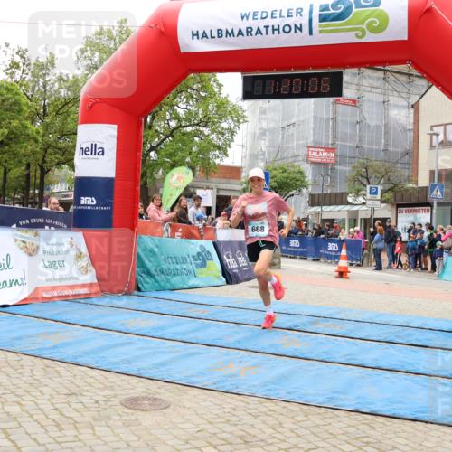 05.05.2024 - 7. Wedeler Halbmarathon Strokosch-Dieckow http://msf.ph/oto/6222647 05.05.2024 11:20:05 Ziel 668 meine-sportfotos.de