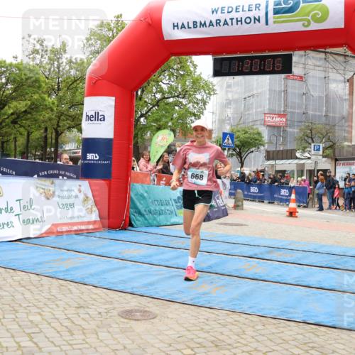 05.05.2024 - 7. Wedeler Halbmarathon Strokosch-Dieckow http://msf.ph/oto/6222661 05.05.2024 11:20:05 Ziel 668 meine-sportfotos.de